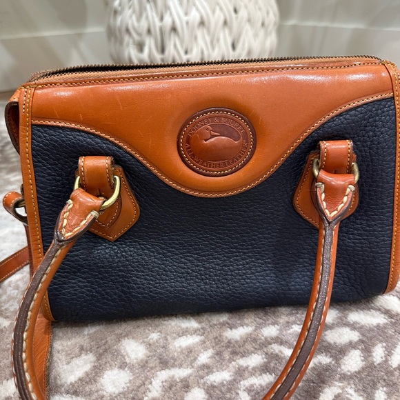 ✨Vintage Navy Leather Dooney and Bourke Hand Bag - great condition - Picture 2 of 8